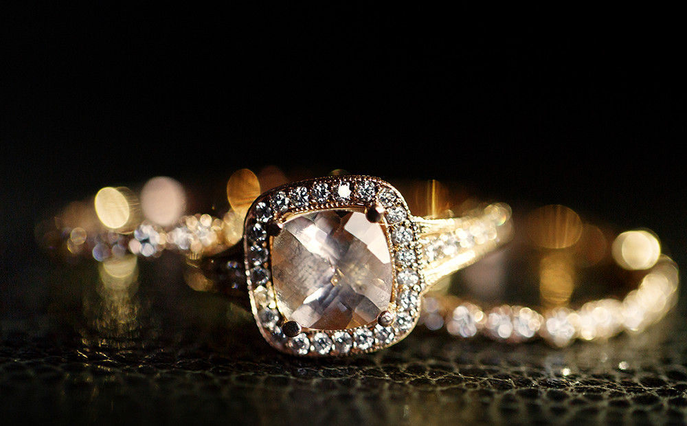 Diskon Izay Biografi