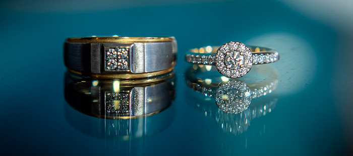 Diskon Izay Biografi